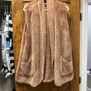 Sherpa vest with hood